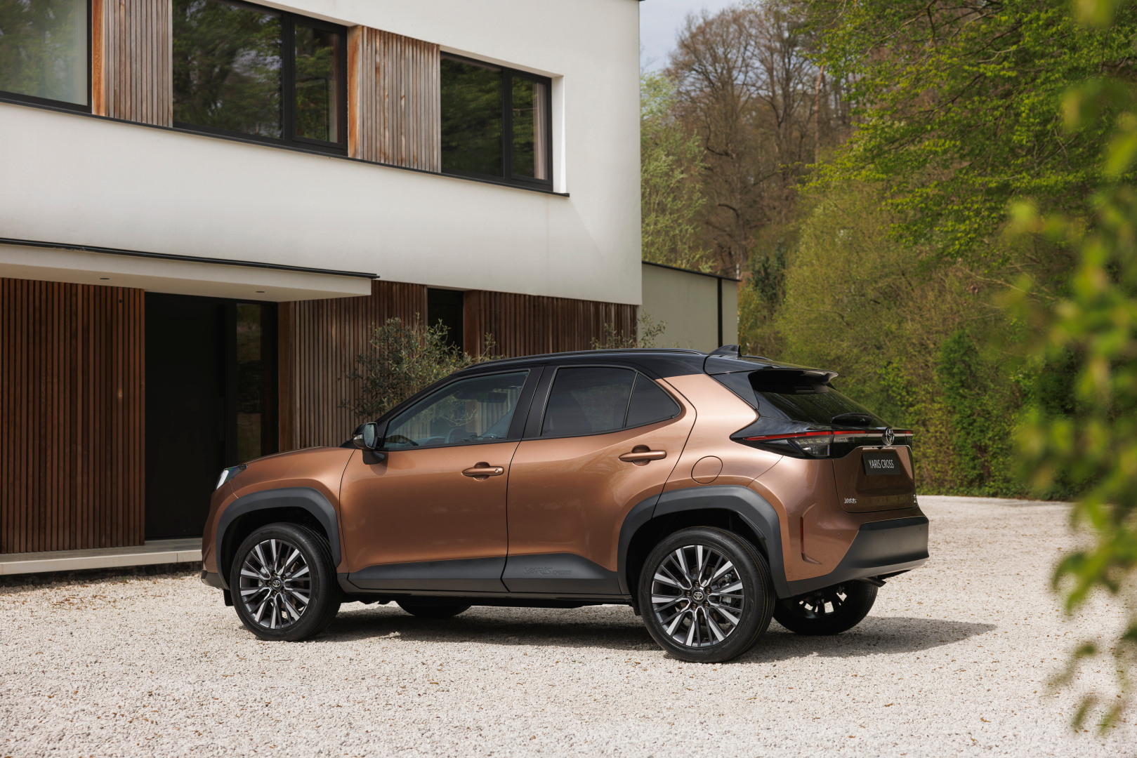 SMALL_yariscross_highgrade_preciousbronze_static-14